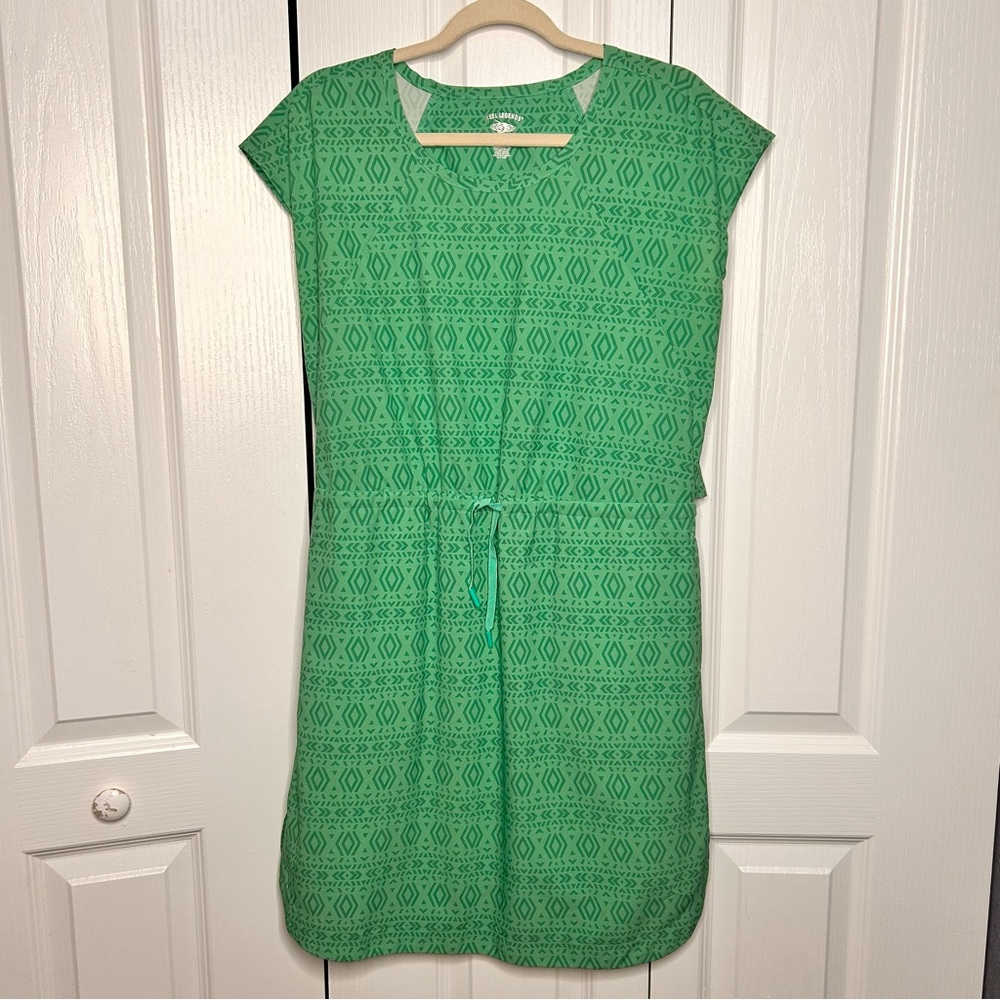 Reel Legends Size Medium Green Geometric Performance Air Dress Tie Waist Pockets